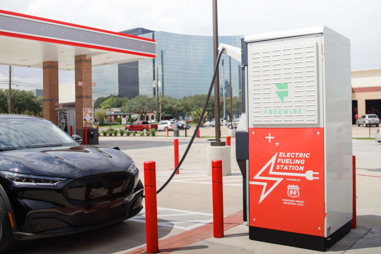 Ultrafast EV Charging Debuts At Phillips 66 Flagship Station - ESG News