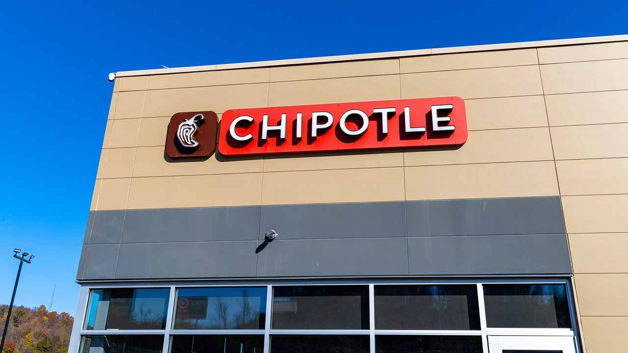 Chipotle Pilots New 100 Renewable Energy Restaurant Design Alongside