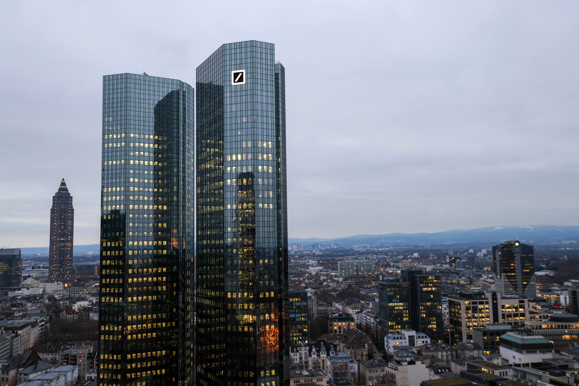 Deutsche Bank публикует первоначальный план перехода и дальнейшие цели по  нулевому уровню выбросов для секторов с высоким уровнем выбросов - ESG News