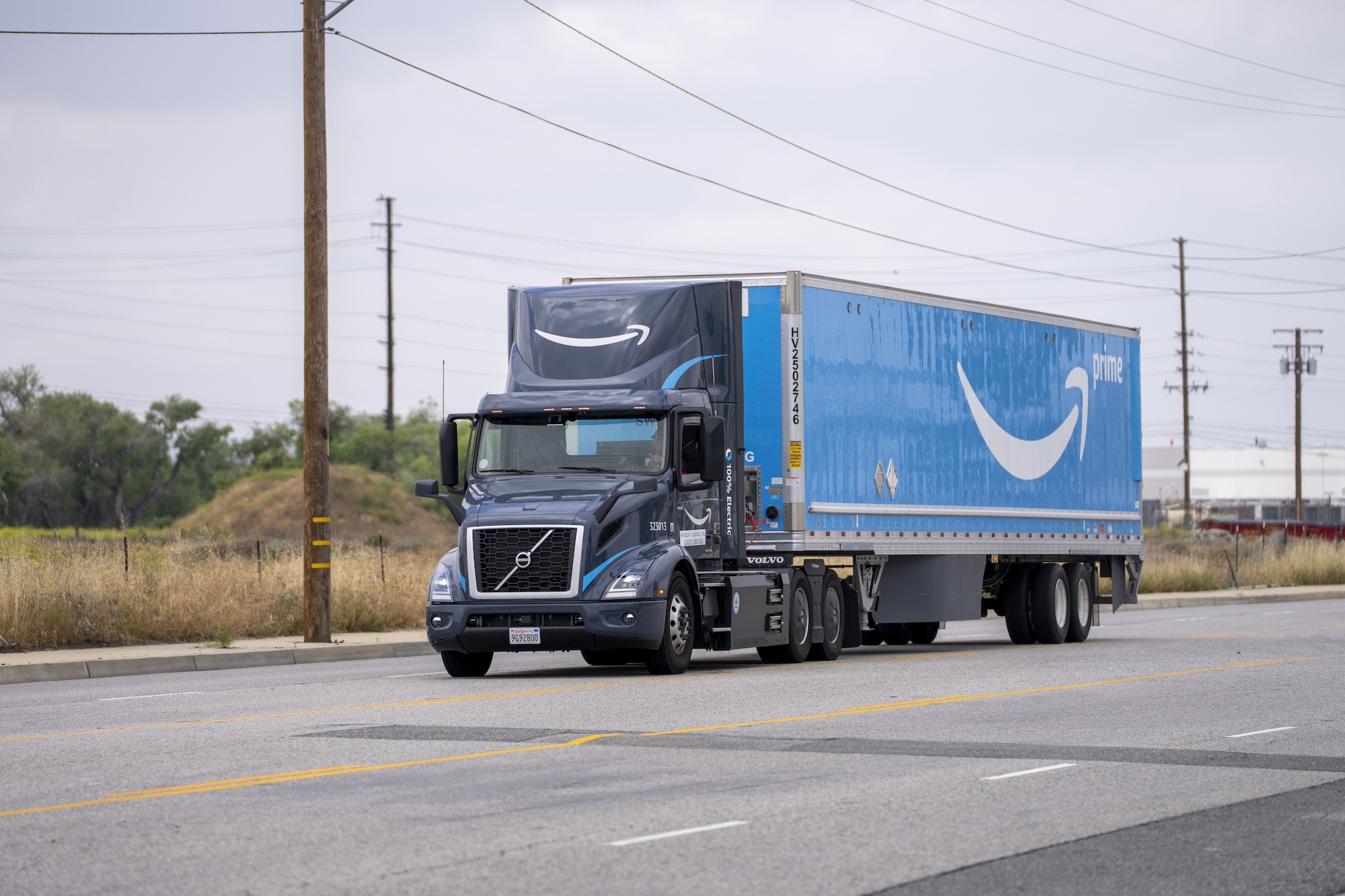 Amazon Launches Their Largest-ever Fleet of Heavy-duty Electric Trucks ...