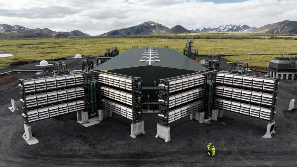 Climeworks comienza a operar en la planta de captura directa de aire más grande del mundo en Islandia