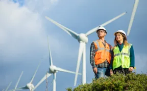 Empregos globais em energia renovável atingiram recorde de 16.2 milhões em 2023 IRENA