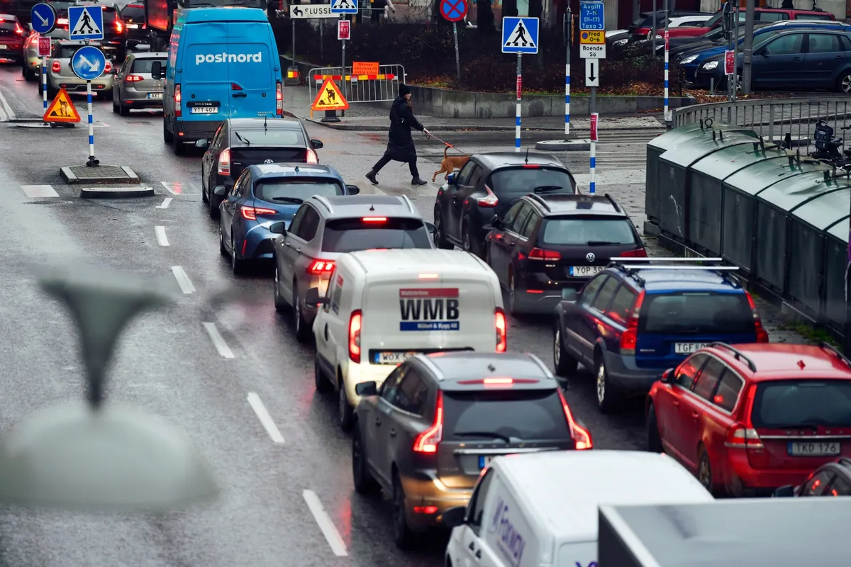 EU Reaffirms 2035 Ban on CO2-Emitting Cars Amid Industry Concerns