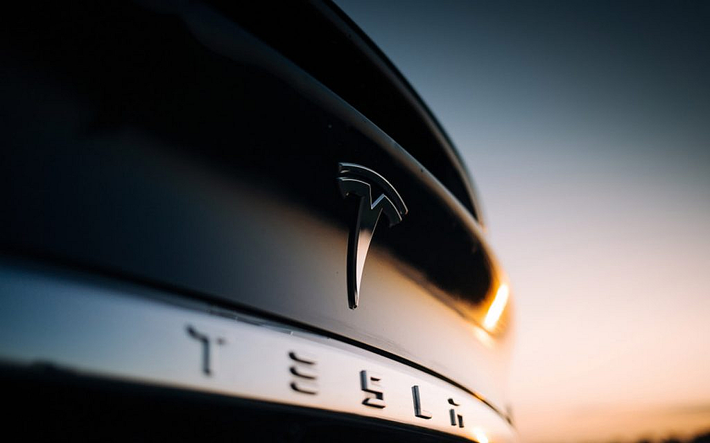 Automakers to Partner with Tesla, Mercedes to Meet EU 2025 CO₂ Rules