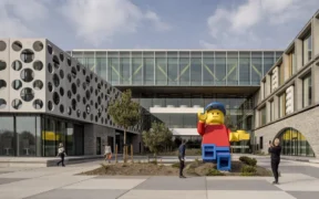 Le groupe LEGO s'engage à investir 2.6 millions de dollars dans des projets d'élimination du carbone avec ClimeFi, partenaire de lutte contre le changement climatique