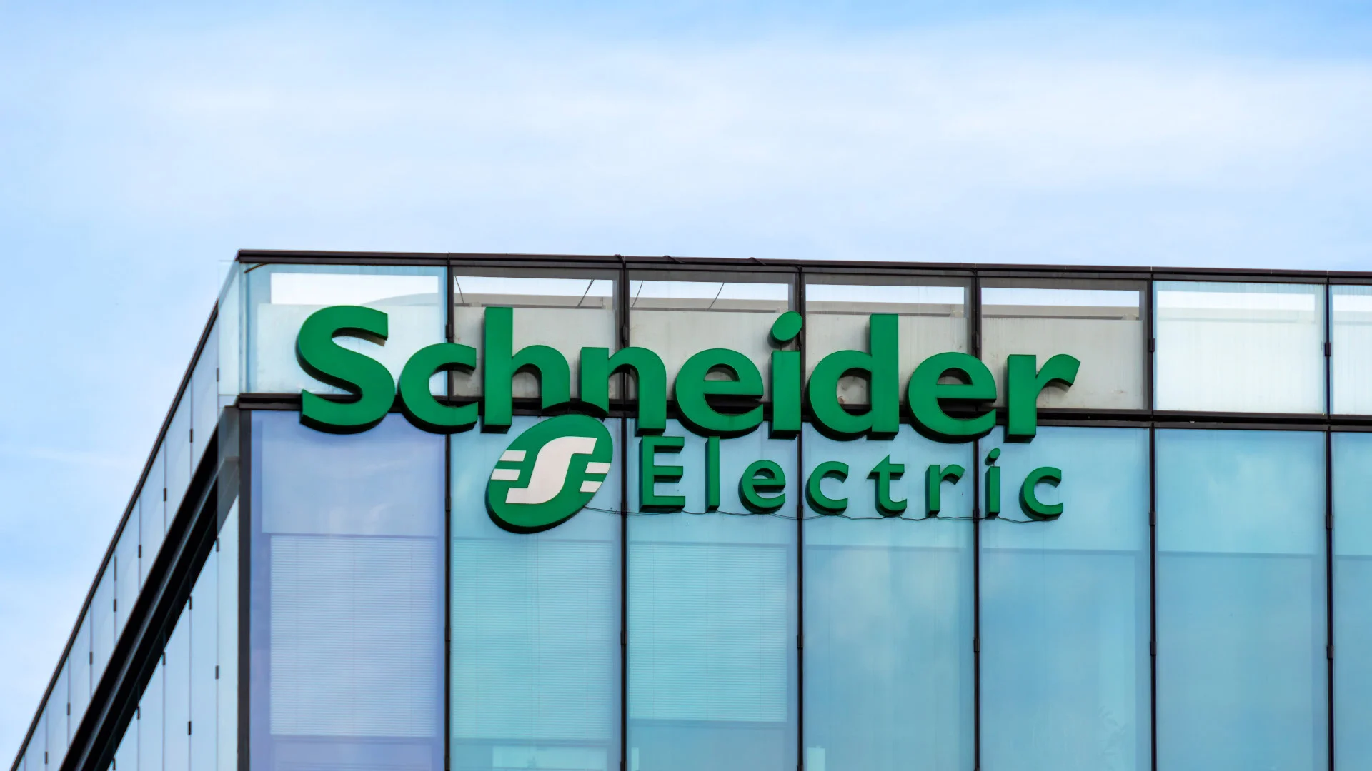 Schneider Electric Surpasses 2024 Sustainability Target, Cuts Supplier Emissions by 40%