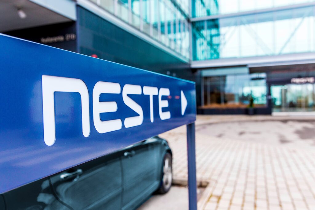 Neste выпускает зеленые облигации на сумму 700 миллионов евро для расширения крупнейшего в мире завода по производству возобновляемого дизельного топлива и SAF