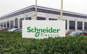 Schneider Electric расширяет экологическую прозрачность для 110,000 XNUMX продуктов