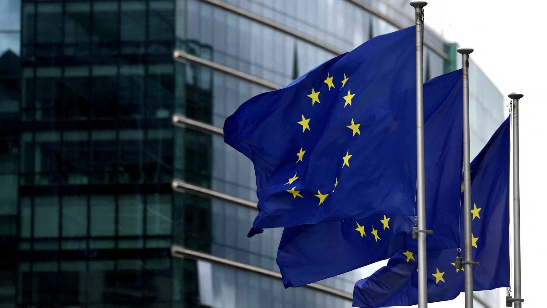 EU Council Backs 3-Year Averaging Rule to Ease 2025 Car CO₂ Targets for Automakers