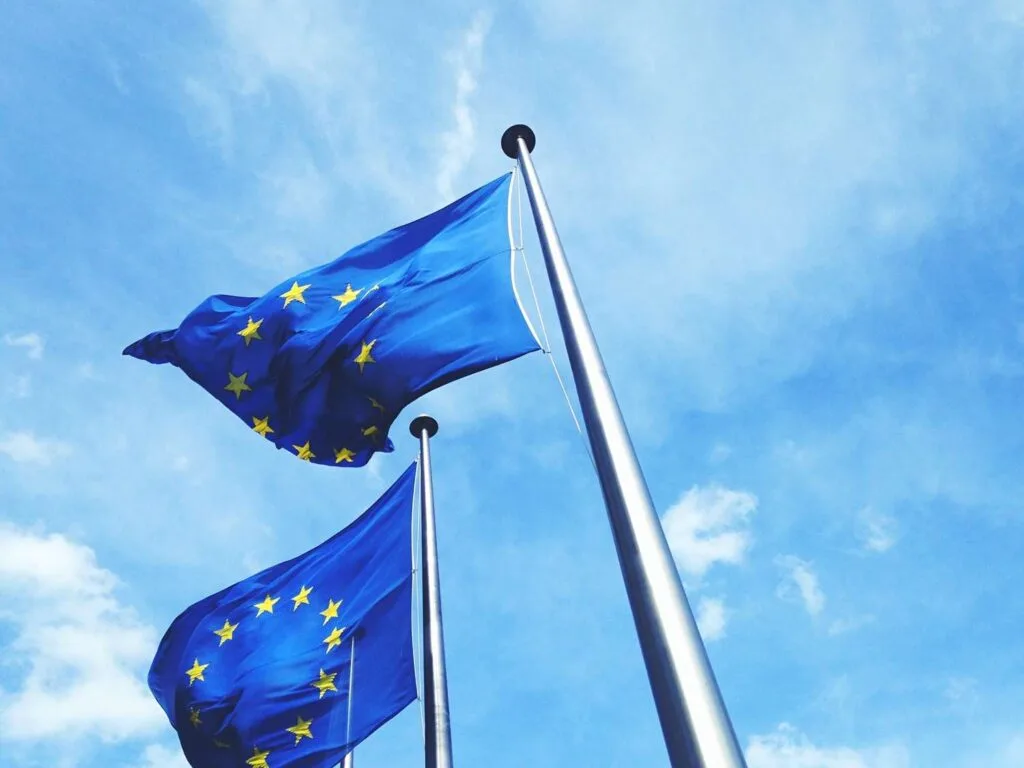 EU Grants Carmakers 3-Year CO₂ Compliance Window Ahead of 2025 Targets
