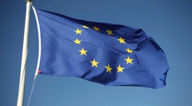 UE e Reino Unido vão vincular mercados de carbono, criando um sistema unificado de comércio de emissões