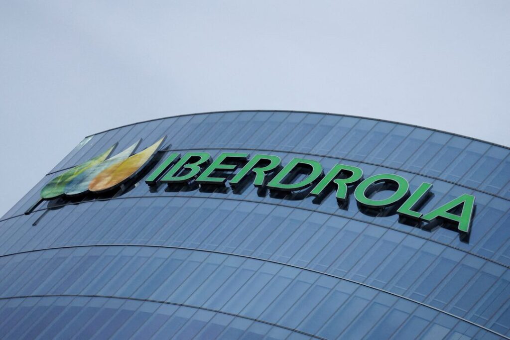 Iberdrola capta 750 millones de euros en el primer bono verde del mundo que cumple los estándares de la UE y la ICMA