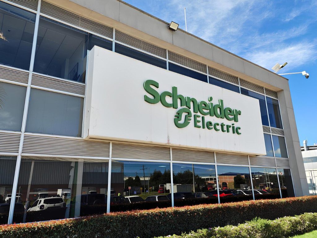 Schneider Electric Expands Global Supply Chain Decarbonization Programs with New Tools and Industry Partnerships
