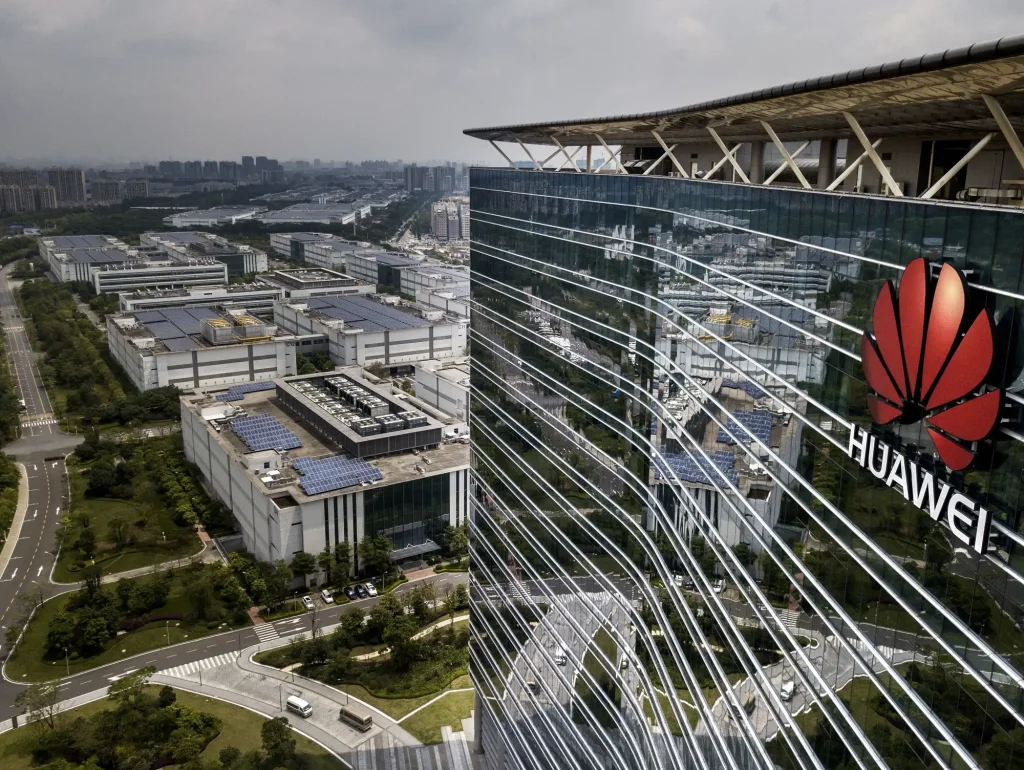 Huawei and GoldenPeaks Capital Partner on 500MWh Grid-Forming Battery Projects in Europe