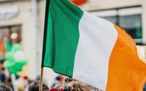 Irische Werbebranche veröffentlicht Klimabericht zur Reduzierung des CO2-Fußabdrucks von Kampagnen