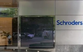 Schroders bereikt 100% hernieuwbare elektriciteit in wereldwijde activiteiten, een jaar eerder dan gepland