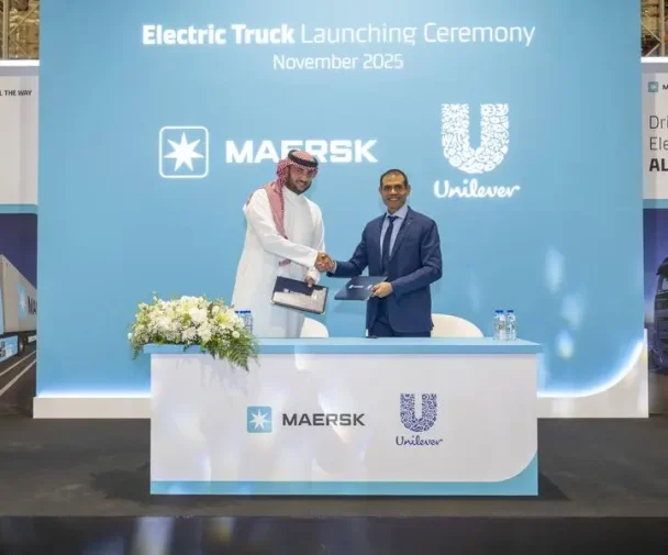 Maersk et Unilever déploient la première camionnette électrique d'Arabie saoudite pour réduire les émissions liées à la logistique.