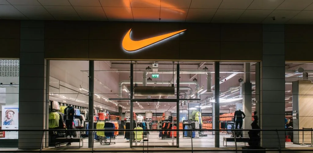 Nike breidt circulaire polyesterinkoop uit met deals met Syre en Loop Industries