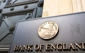Die Bank von England verschärft die Klimarisikoregeln für Banken und Versicherer.