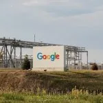 O Google garante um contrato de compra de energia solar de 30 MW na Malásia para reduzir as emissões do seu data center.